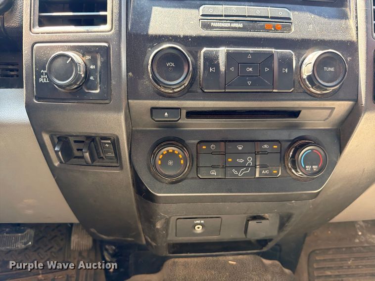 image for item DU1529 2017 Ford F250 Super Duty Crew Cab pickup truck