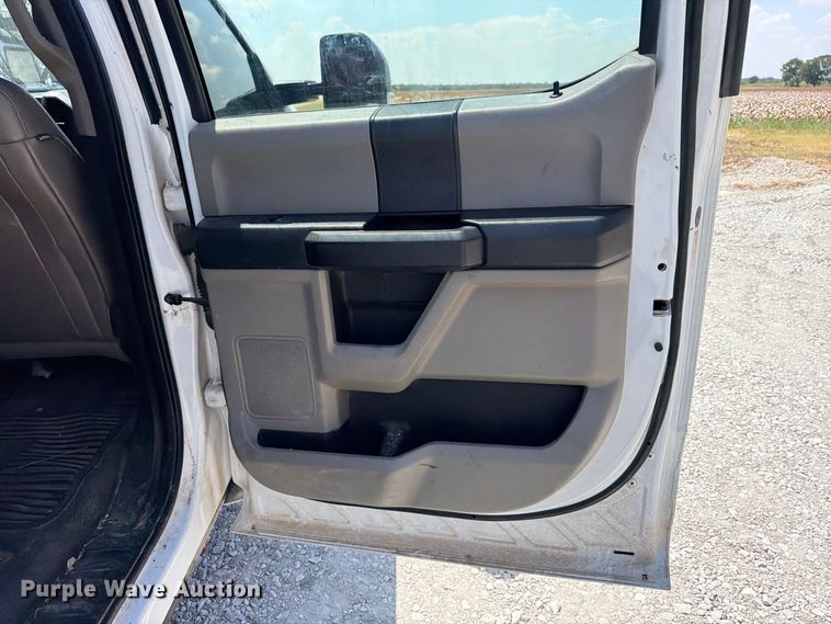 image for item DU1529 2017 Ford F250 Super Duty Crew Cab pickup truck
