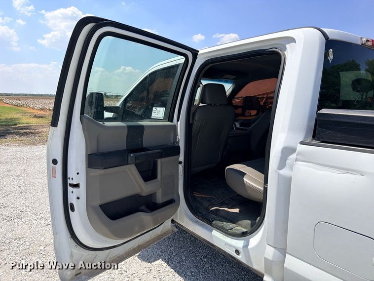 image for item DU1529 2017 Ford F250 Super Duty Crew Cab pickup truck