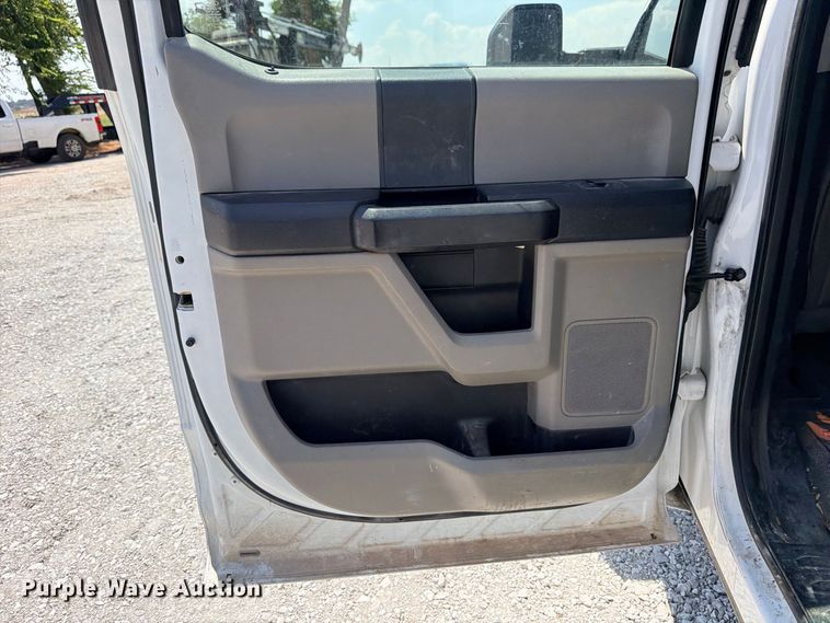 image for item DU1529 2017 Ford F250 Super Duty Crew Cab pickup truck