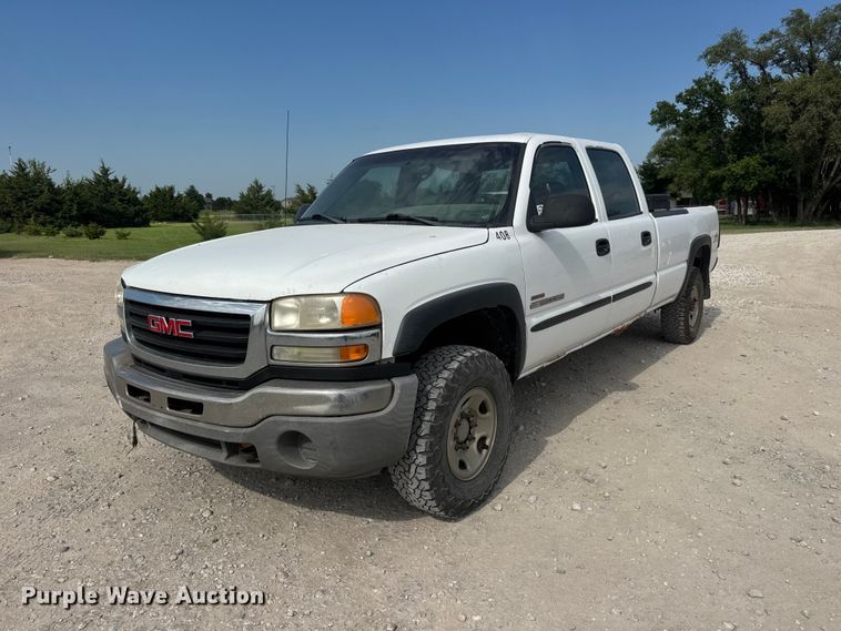 image for item DW6771 2004 GMC Sierra 2500HD Crew Cab pickup truck