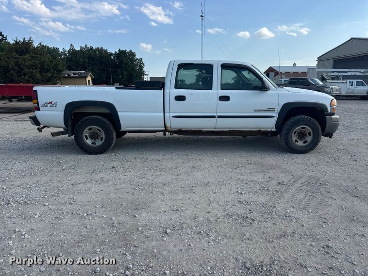 image for item DW6771 2004 GMC Sierra 2500HD Crew Cab pickup truck