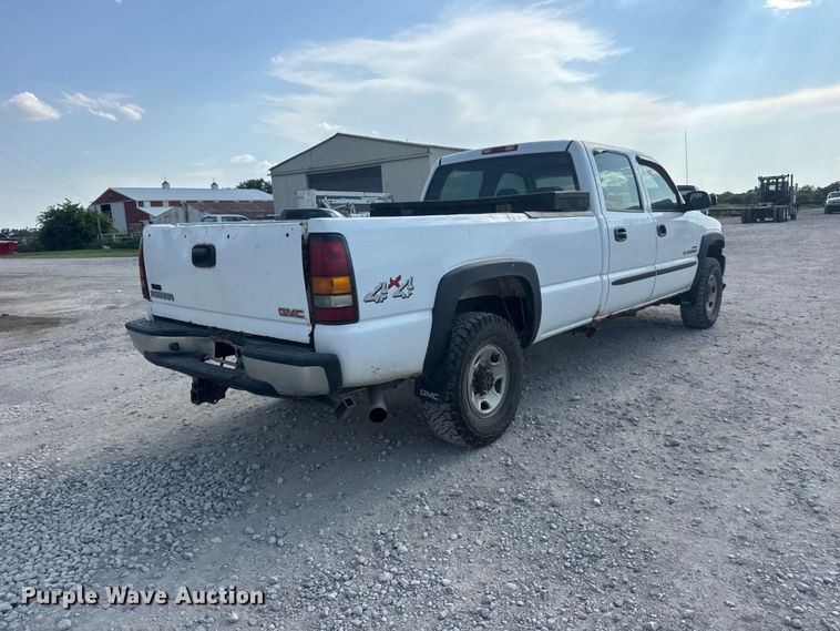image for item DW6771 2004 GMC Sierra 2500HD Crew Cab pickup truck