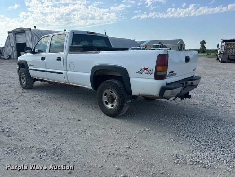 image for item DW6771 2004 GMC Sierra 2500HD Crew Cab pickup truck