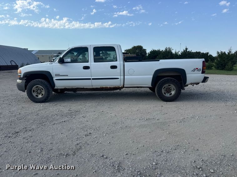 image for item DW6771 2004 GMC Sierra 2500HD Crew Cab pickup truck