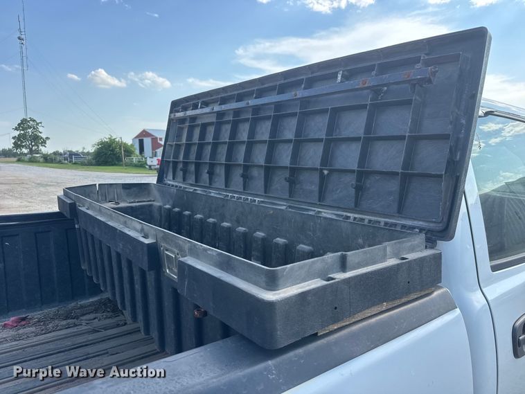 image for item DW6771 2004 GMC Sierra 2500HD Crew Cab pickup truck
