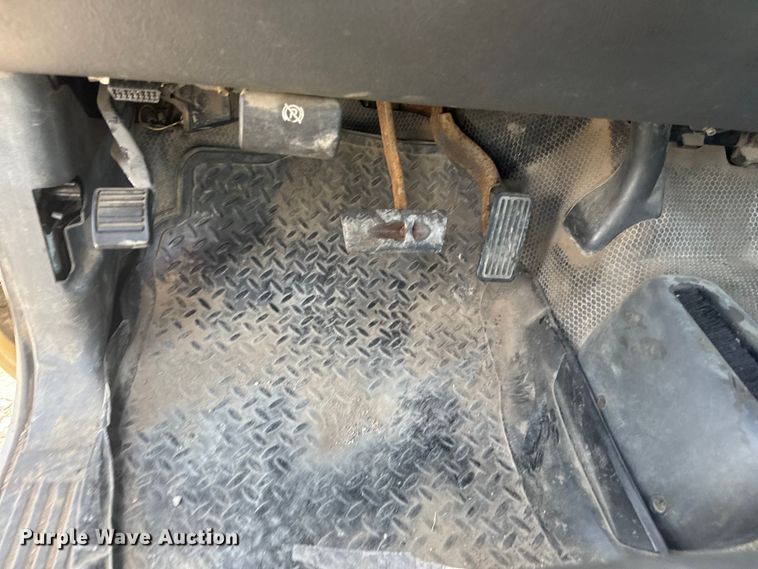 image for item DW6771 2004 GMC Sierra 2500HD Crew Cab pickup truck