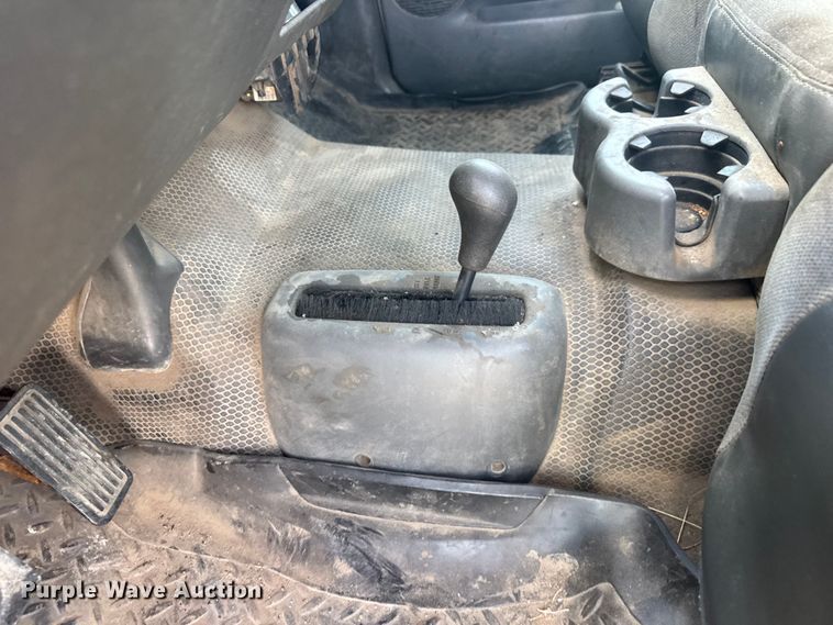 image for item DW6771 2004 GMC Sierra 2500HD Crew Cab pickup truck