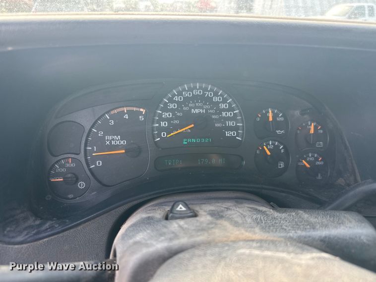 image for item DW6771 2004 GMC Sierra 2500HD Crew Cab pickup truck
