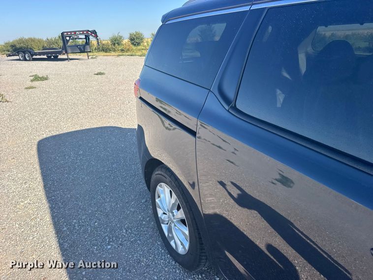 image for item DY3245 2015 Kia Sedona van