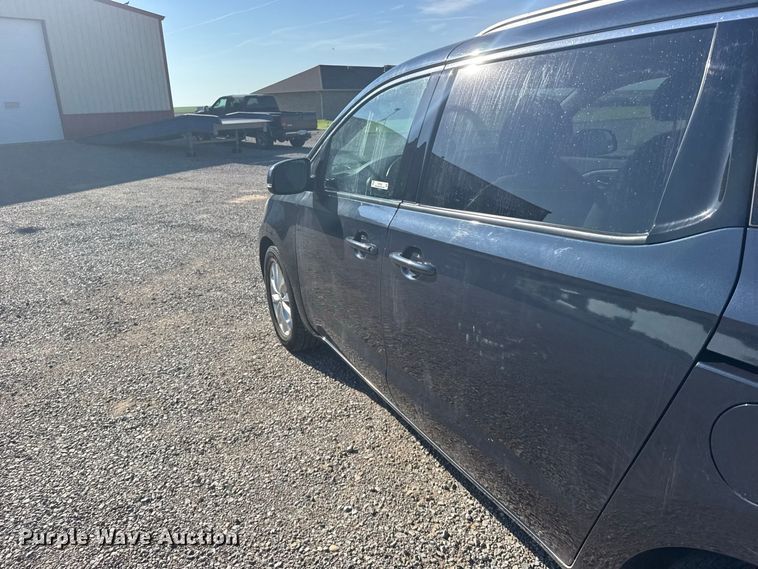 image for item DY3245 2015 Kia Sedona van