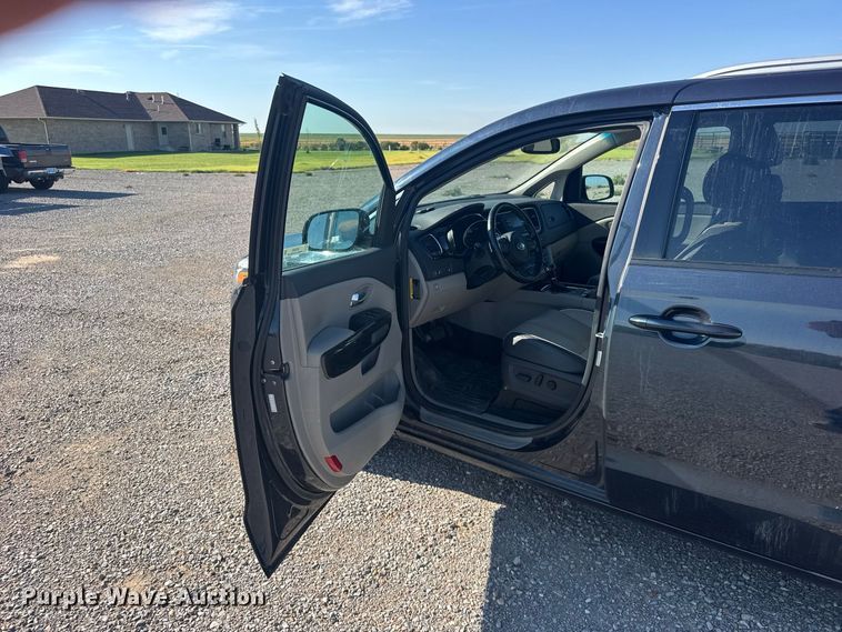 image for item DY3245 2015 Kia Sedona van