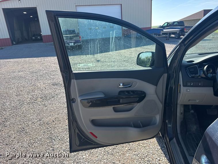 image for item DY3245 2015 Kia Sedona van