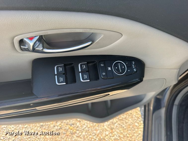 image for item DY3245 2015 Kia Sedona van