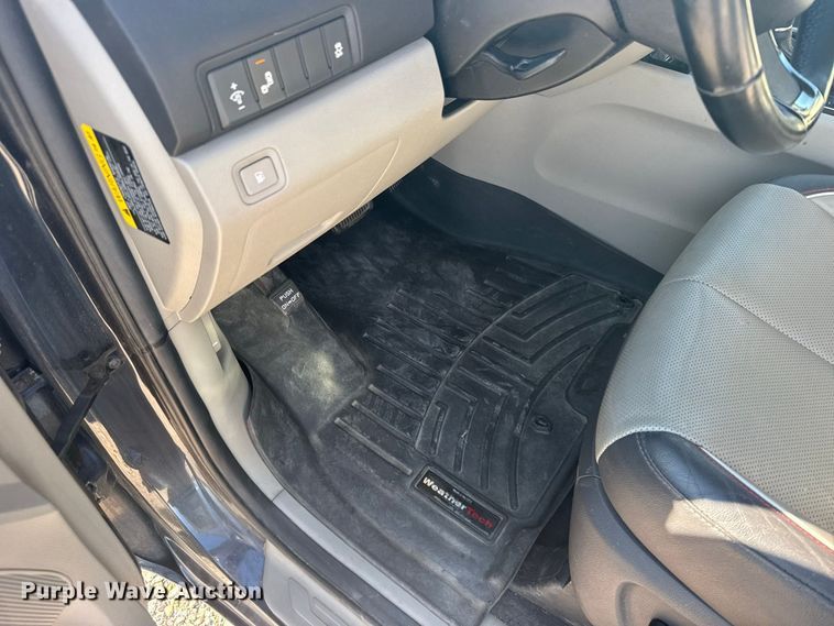 image for item DY3245 2015 Kia Sedona van