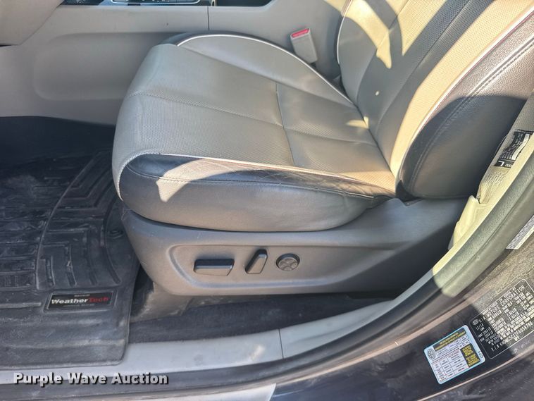 image for item DY3245 2015 Kia Sedona van