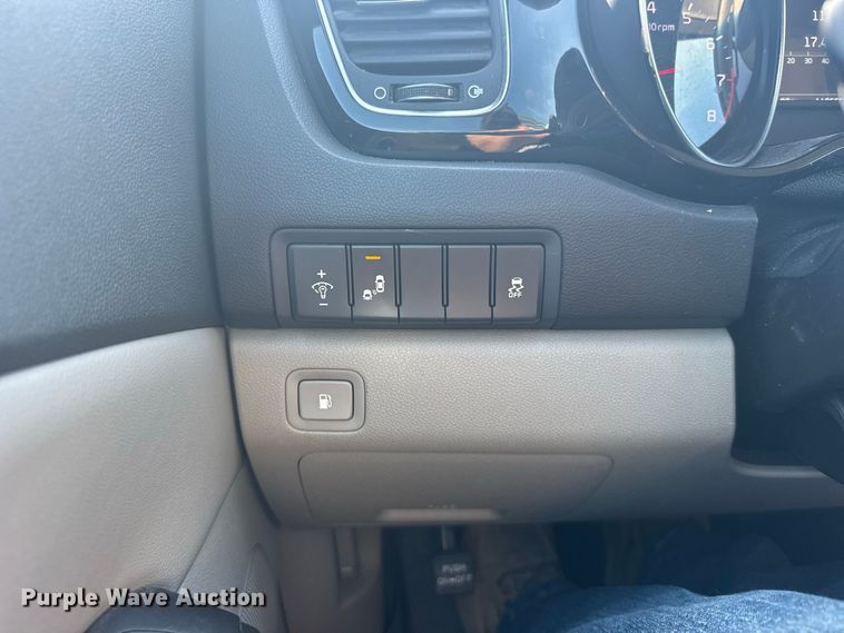 image for item DY3245 2015 Kia Sedona van