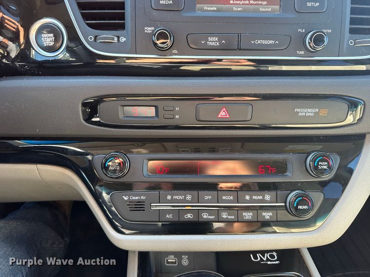 image for item DY3245 2015 Kia Sedona van