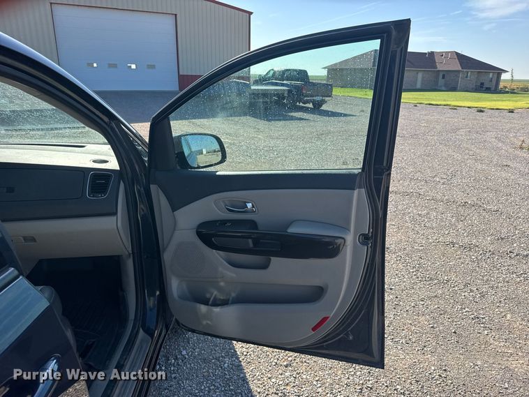image for item DY3245 2015 Kia Sedona van