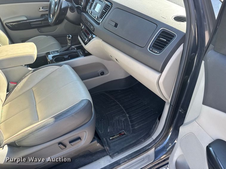 image for item DY3245 2015 Kia Sedona van