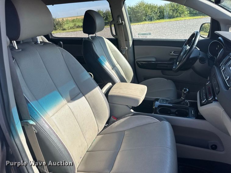 image for item DY3245 2015 Kia Sedona van
