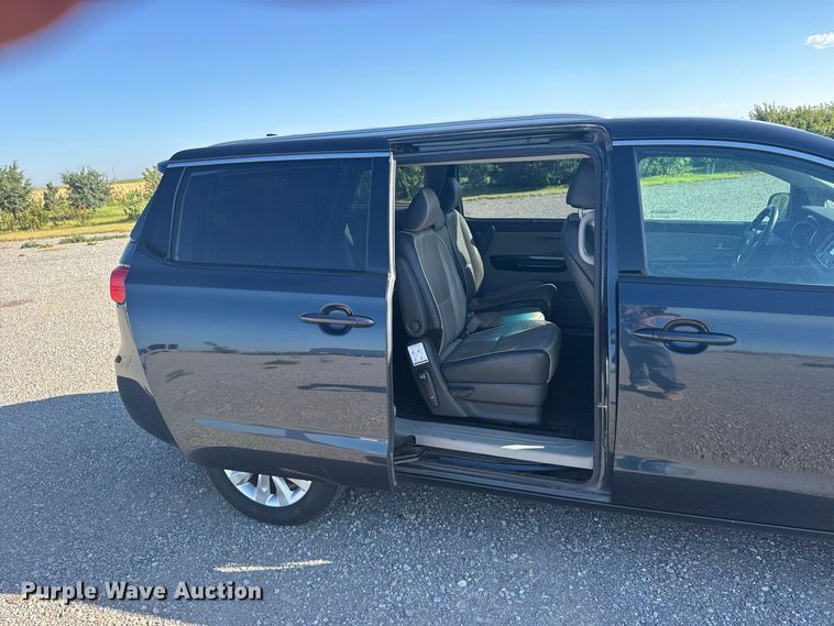 image for item DY3245 2015 Kia Sedona van