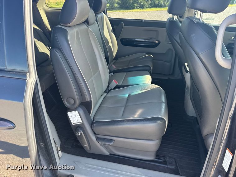 image for item DY3245 2015 Kia Sedona van