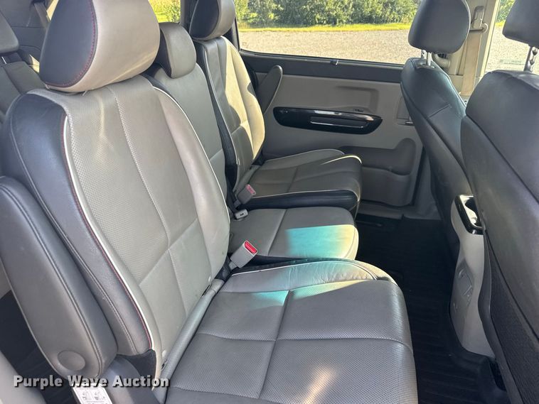 image for item DY3245 2015 Kia Sedona van
