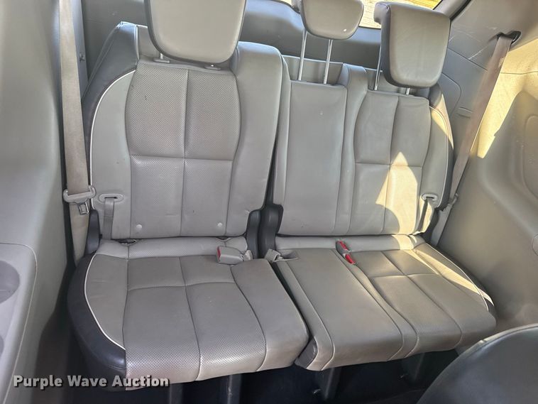 image for item DY3245 2015 Kia Sedona van