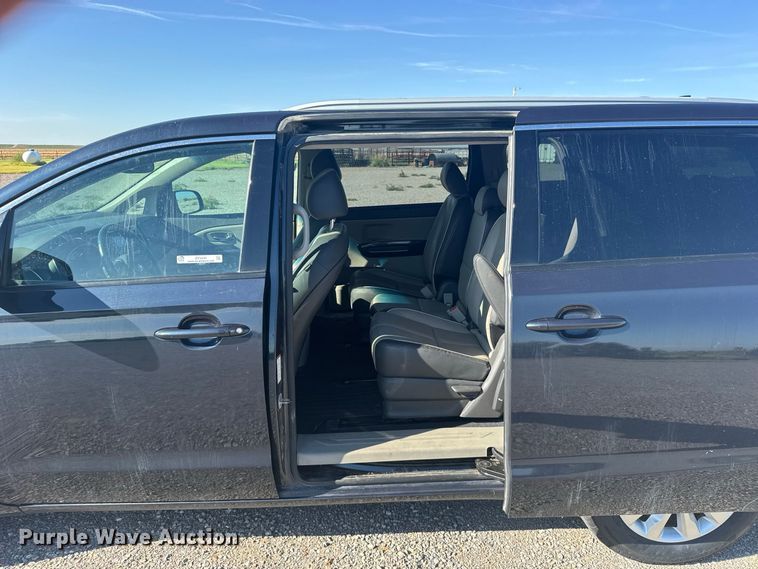 image for item DY3245 2015 Kia Sedona van