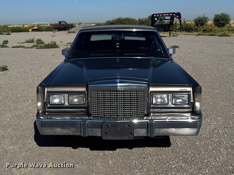 image for item DY3246 1985 Lincoln Town Car 