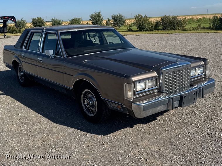 image for item DY3246 1985 Lincoln Town Car 
