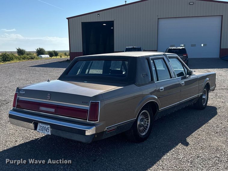 image for item DY3246 1985 Lincoln Town Car 