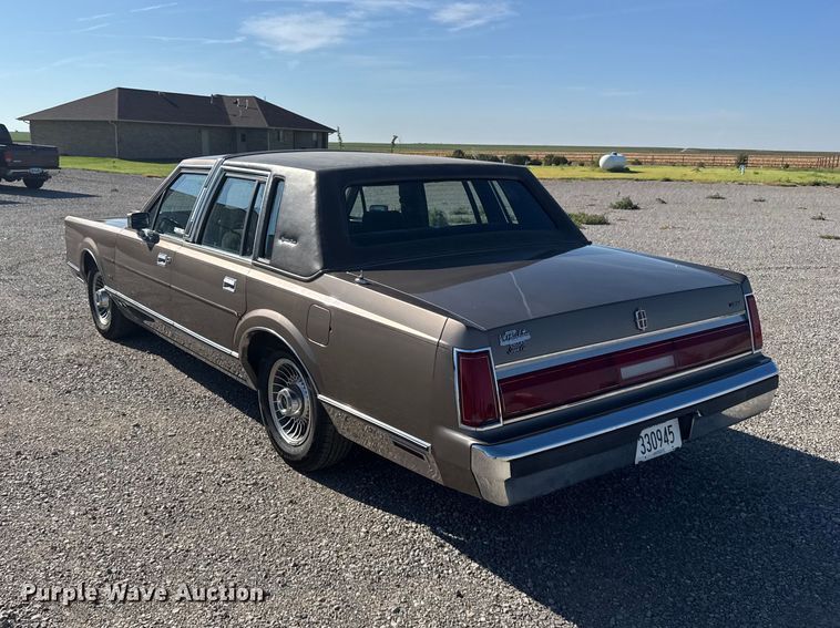 image for item DY3246 1985 Lincoln Town Car 