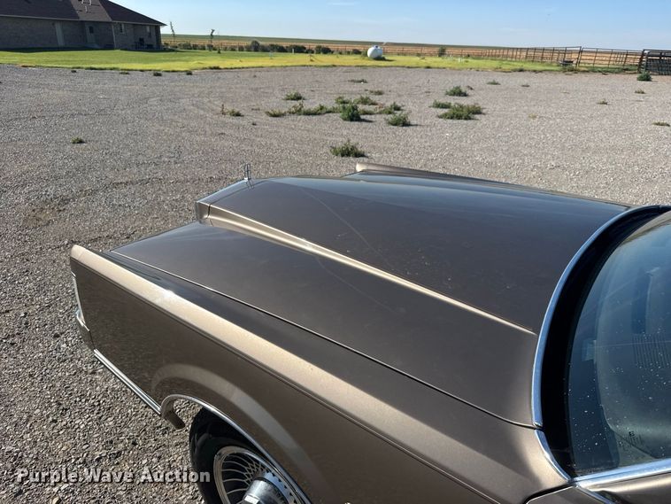 image for item DY3246 1985 Lincoln Town Car 