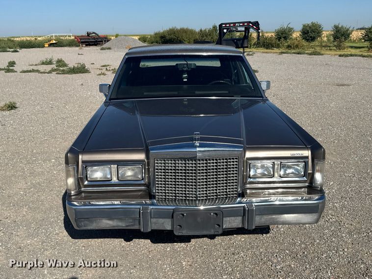 image for item DY3246 1985 Lincoln Town Car 