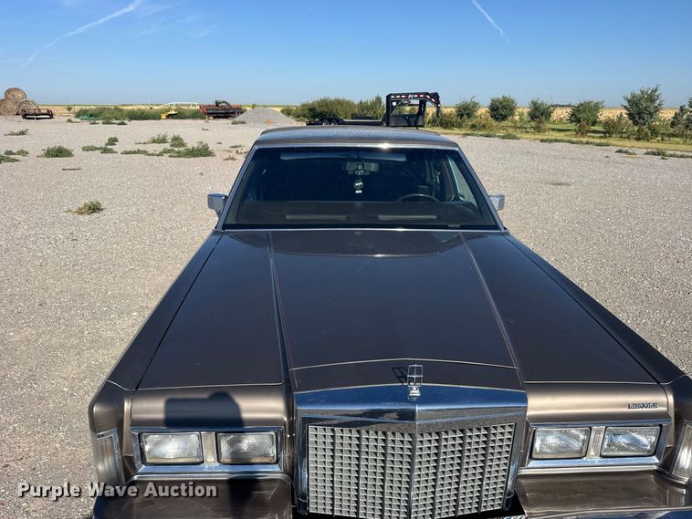 image for item DY3246 1985 Lincoln Town Car 