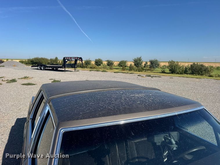 image for item DY3246 1985 Lincoln Town Car 