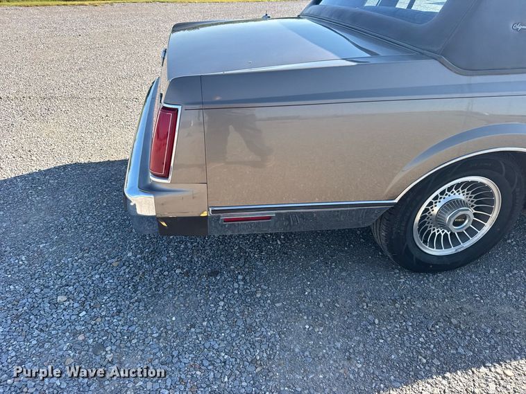 image for item DY3246 1985 Lincoln Town Car 