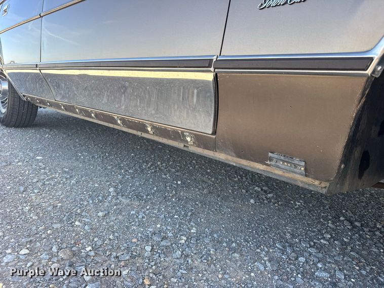 image for item DY3246 1985 Lincoln Town Car 