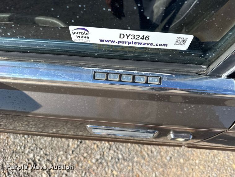 image for item DY3246 1985 Lincoln Town Car 