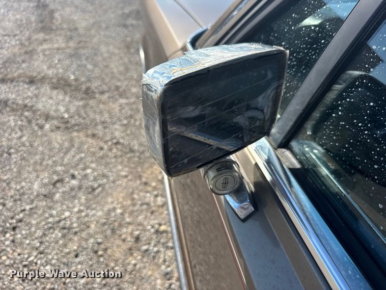image for item DY3246 1985 Lincoln Town Car 