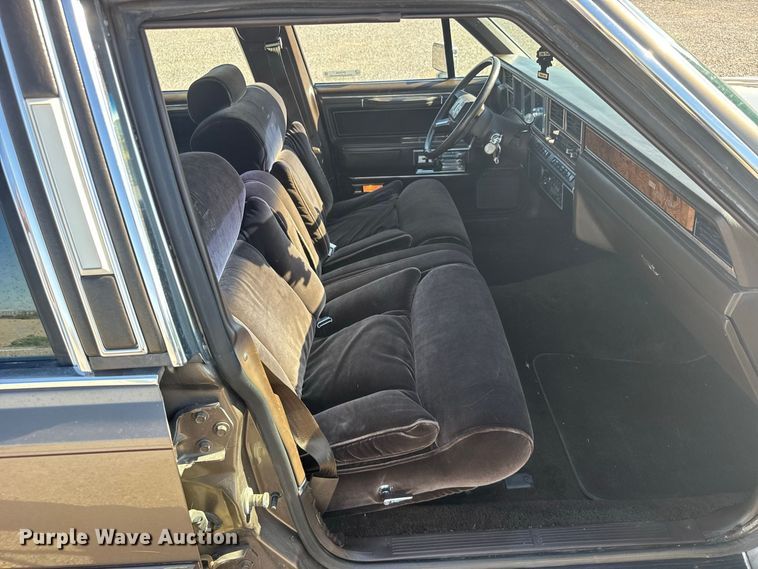 image for item DY3246 1985 Lincoln Town Car 
