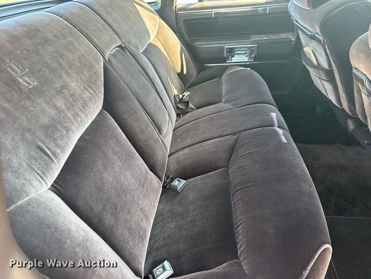 image for item DY3246 1985 Lincoln Town Car 