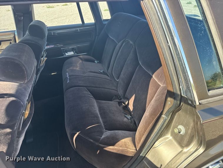 image for item DY3246 1985 Lincoln Town Car 