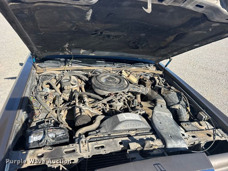 image for item DY3246 1985 Lincoln Town Car 