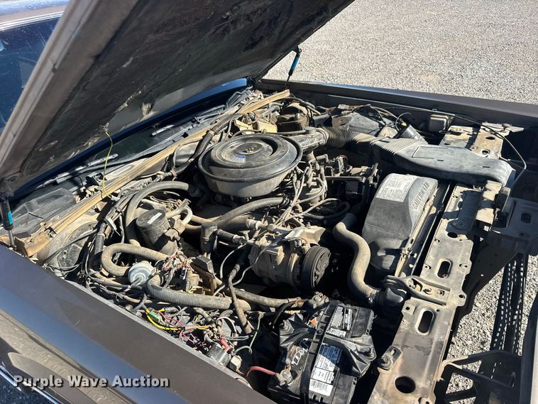 image for item DY3246 1985 Lincoln Town Car 