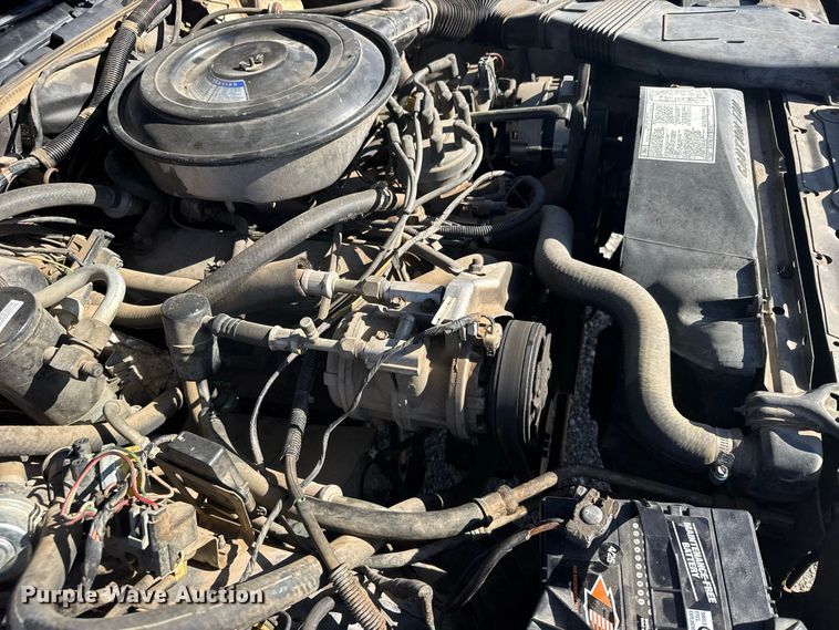 image for item DY3246 1985 Lincoln Town Car 
