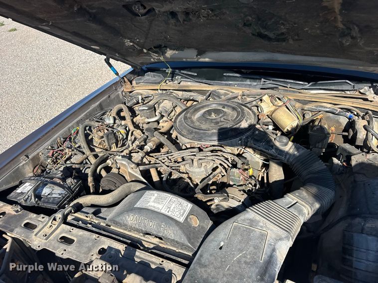 image for item DY3246 1985 Lincoln Town Car 