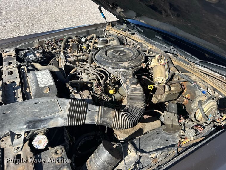 image for item DY3246 1985 Lincoln Town Car 